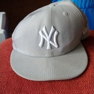 New York Yankee (Glick)$34 sz 8 + free nyy hat